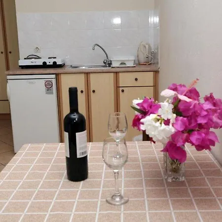 아파트호텔 Enjoy Kamári