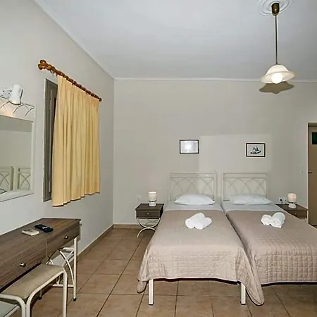 Hotel apartamentowy Enjoy Kamári